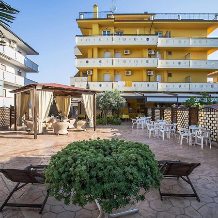 Nelson Hotel Alba Adriatica Dış mekan fotoğraf